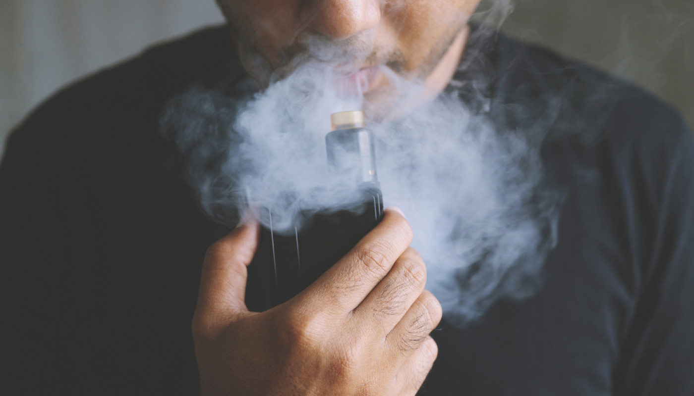 Le laser pour arrêter de fumer, c’est efficace aussi pour la vape !